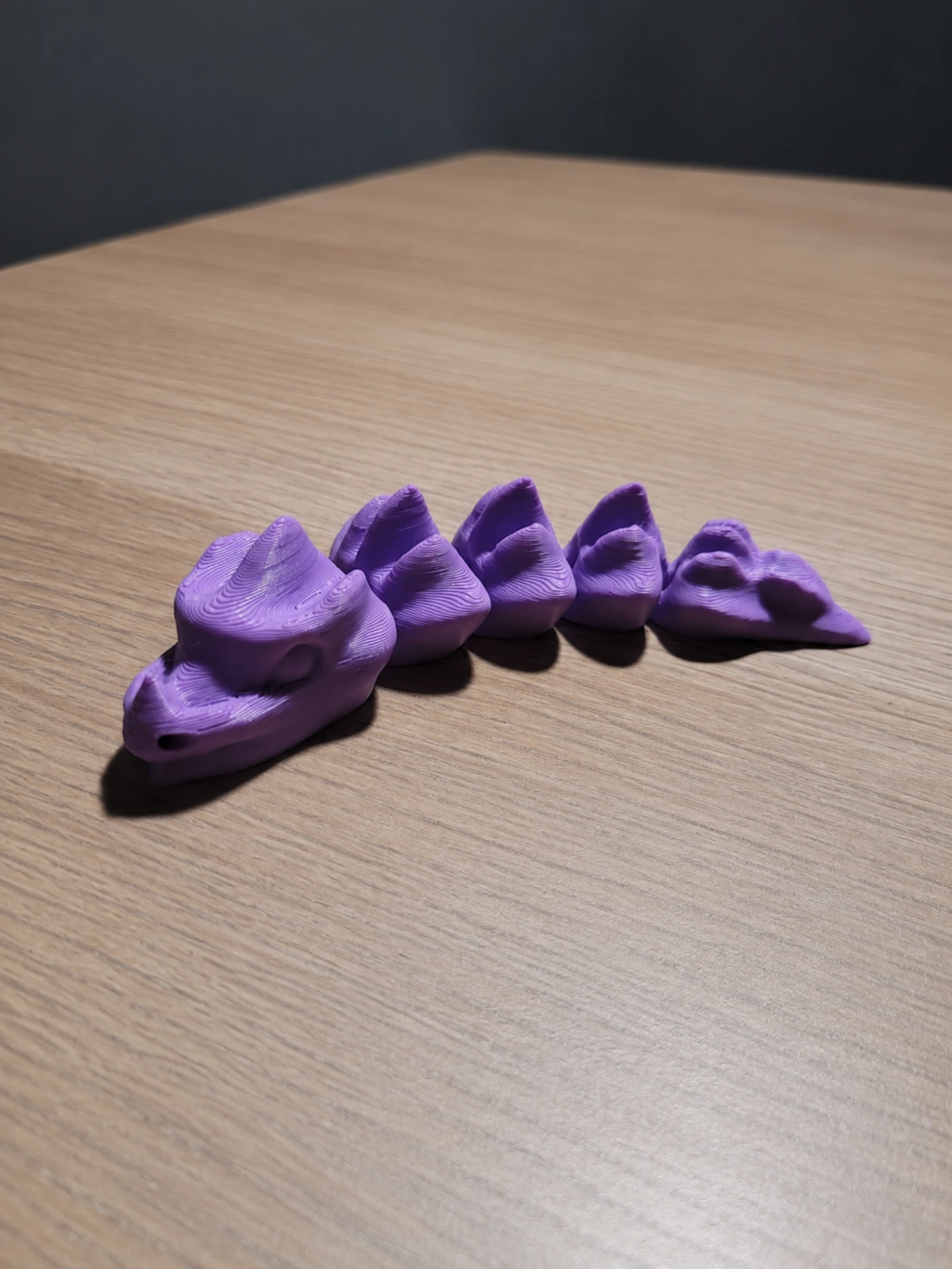 Dragon articulé violet imprimé en 3D – Figurine flexible